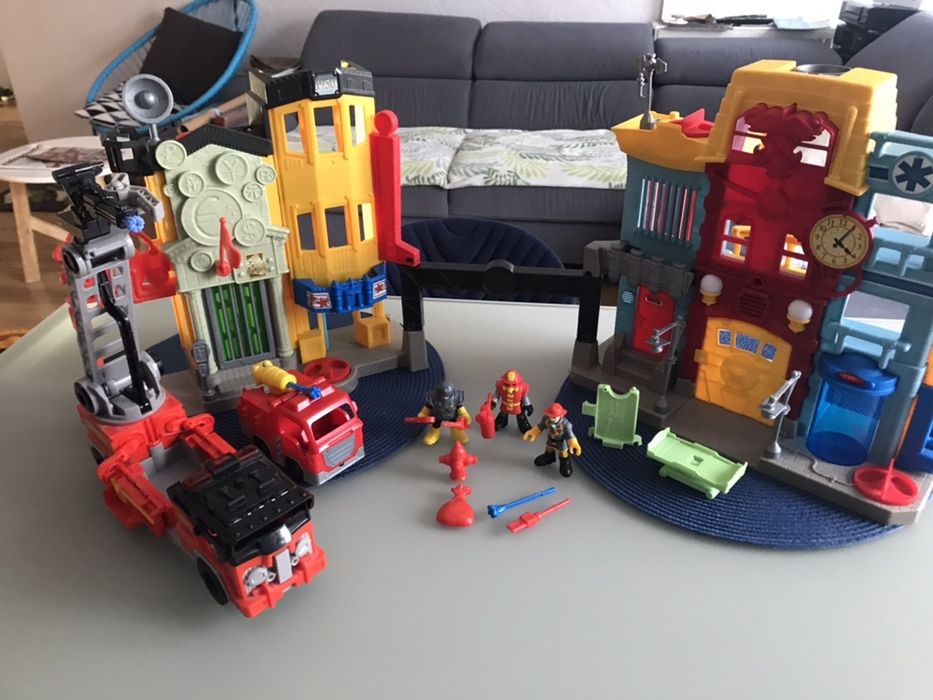 Imaginext Miejskie Centrum Ratunkowe + wóz strażacki