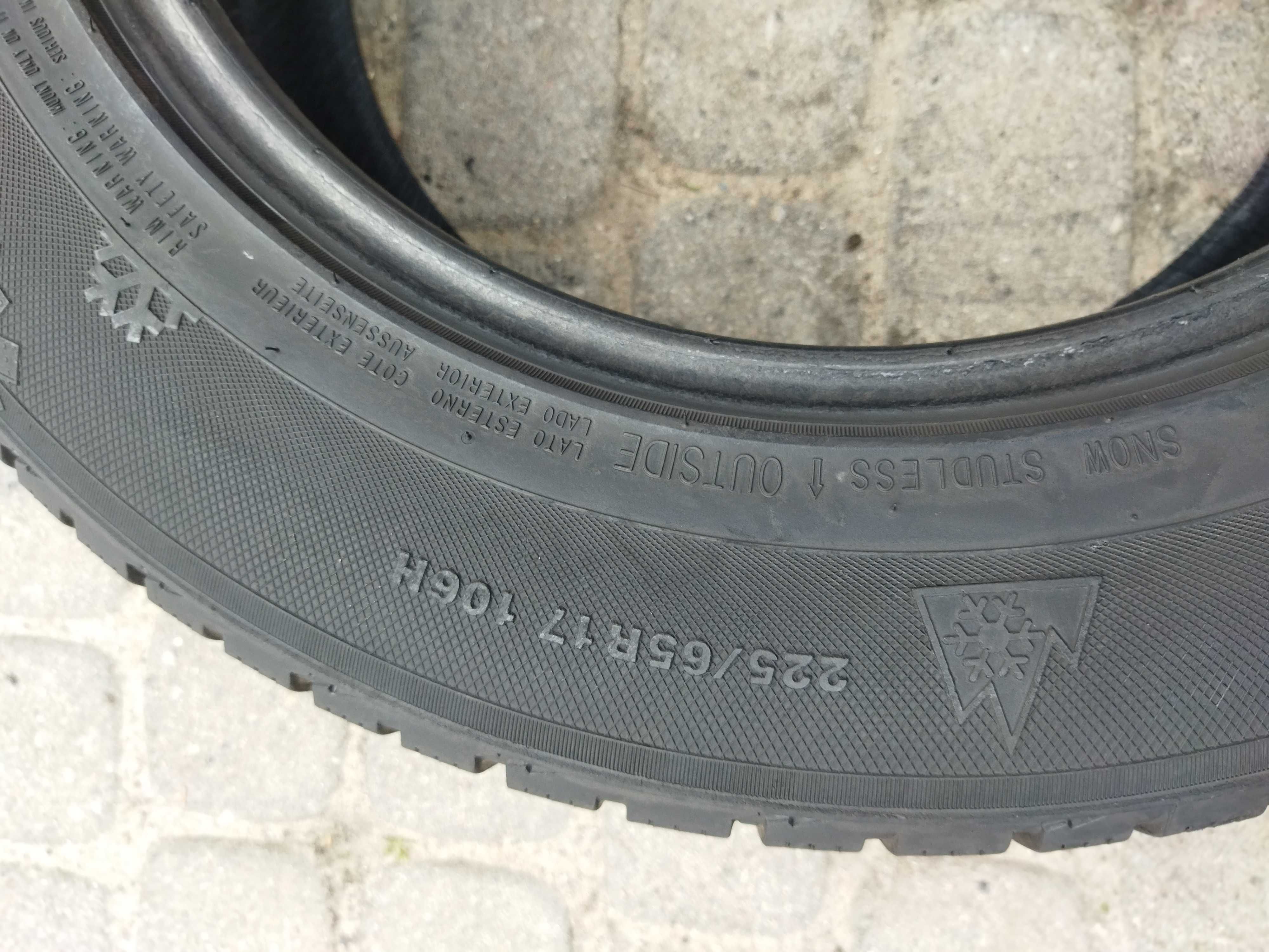 225.65.17 Dwie opony Kumho I'Zen RV Assymetric Extra Load