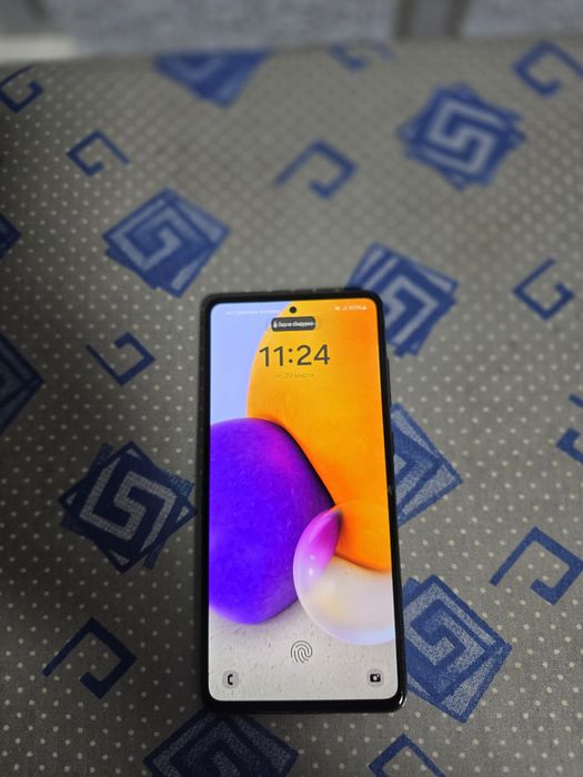 Продам телефон Samsung A72 (На экране трещина)