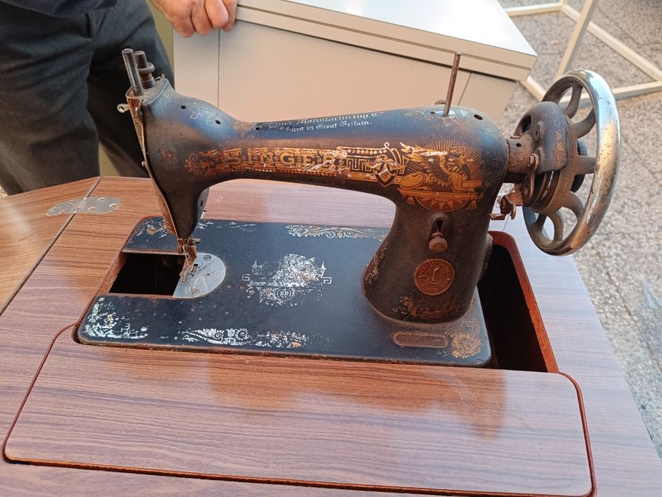 Máquina de costura singer antiga