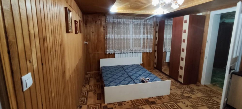 Будинок з земельною ділянкою