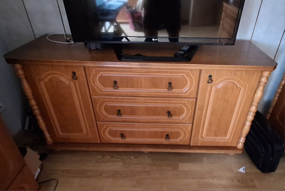 Solidna dębowa komoda pod telewizor