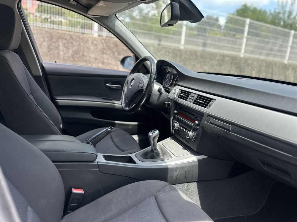 Bmw 318i 2.0 130 cv E90 Cx6 180,000 KM ( Versao Elegance jantes 19 )