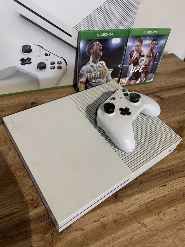 Konsola XBOX ONE S 500gb + 1 pad + 2 gry fifa ufc