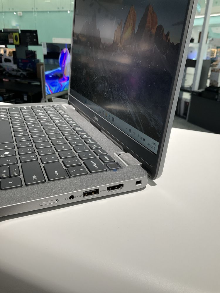 Професійний бізнес-ноутбук Dell Latitude 5350 i7/32/512 LTE Win 11 Pro