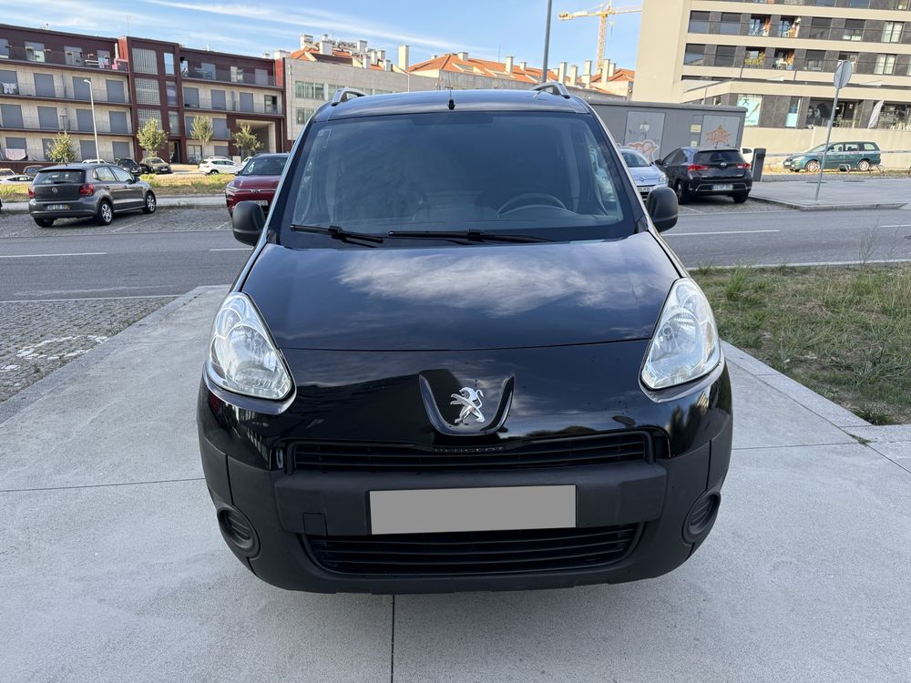 Peugeot Partner - 2014 c/ GPS e CarPlay - 1.6 HDi