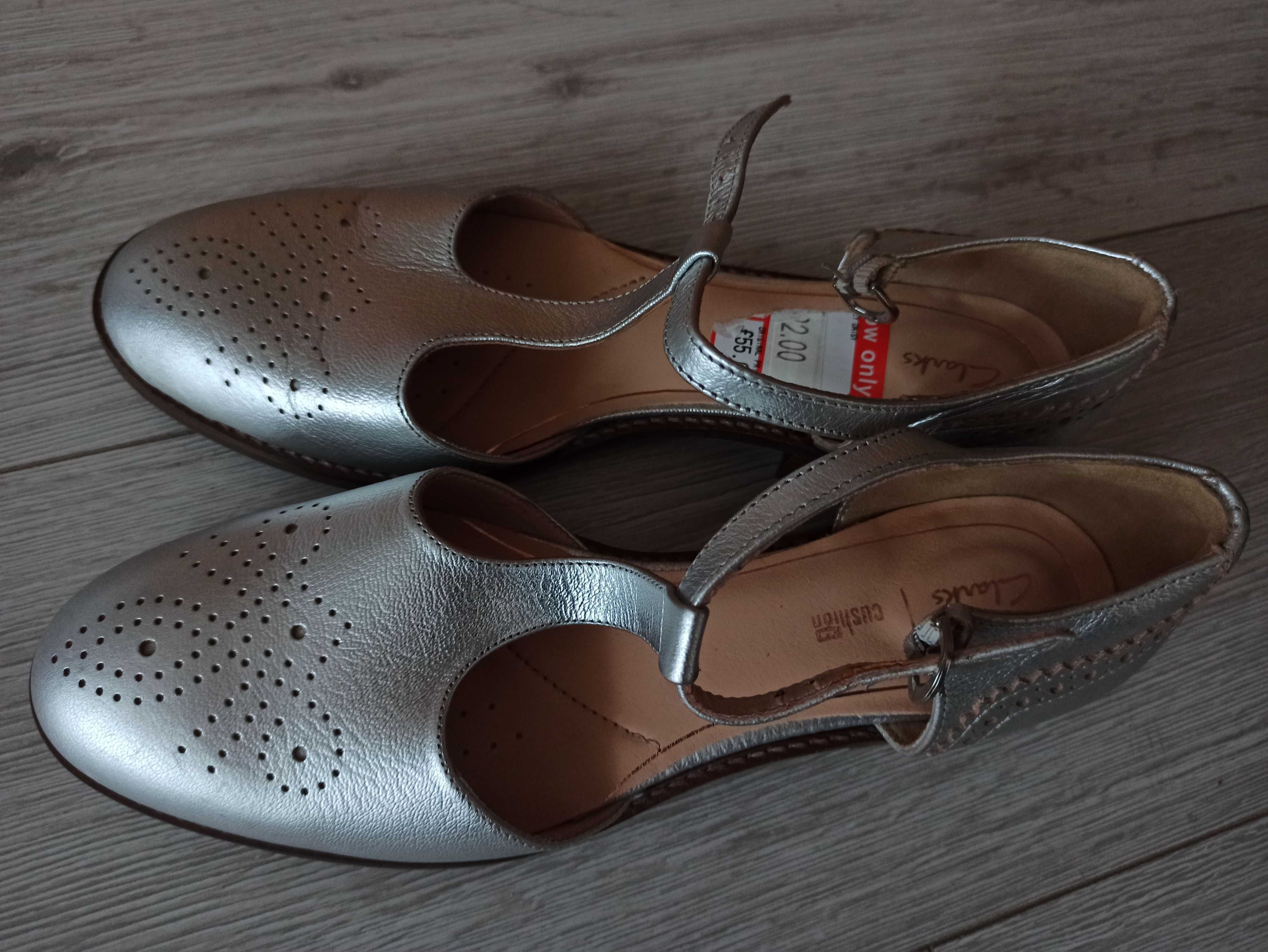 Damskie buty czółenka Clarks Cushion rozmiar 41 UK 7 jak nowe