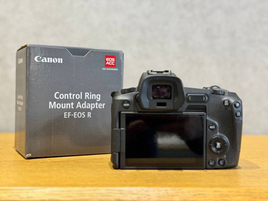 Бездзеркальний фотоапарат Canon EOS R повнокадровий mirrorless