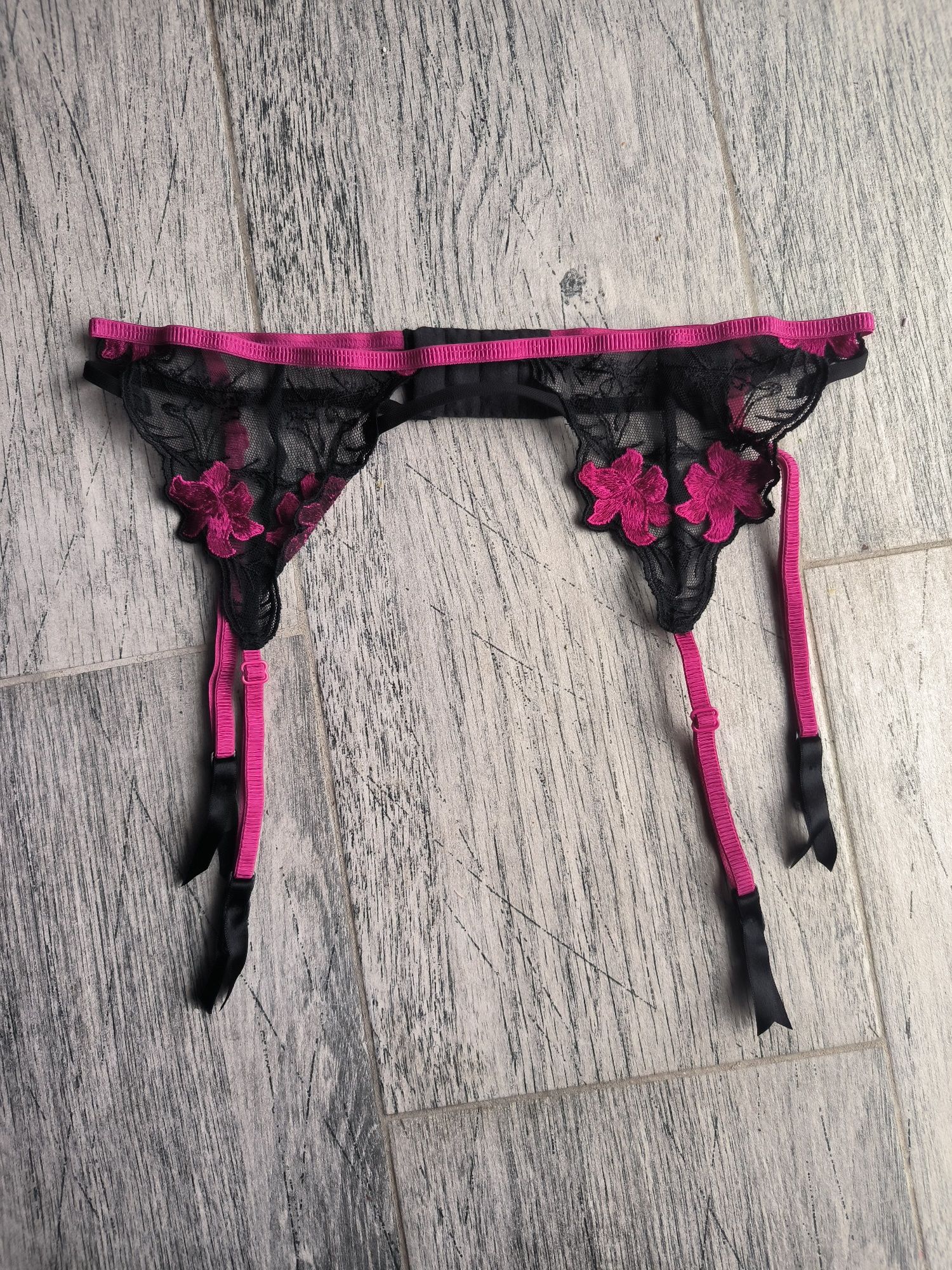 Pas do pończoch knickerbox S