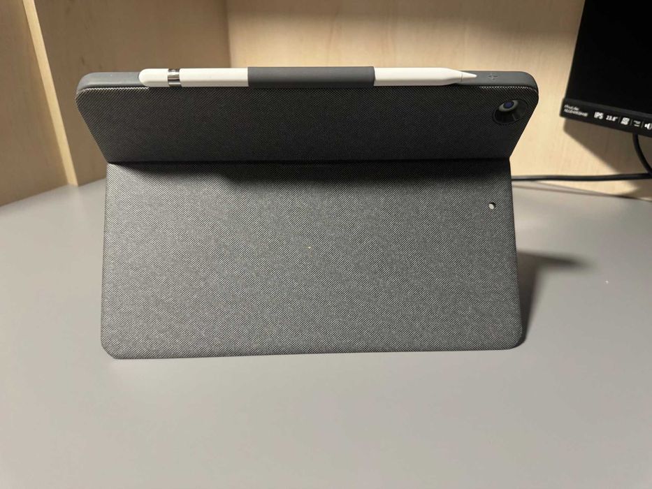 iPad 10.2 9th Gen - 64GB Wifi | Logitech Combo Touch-Apple Pencil 1gen