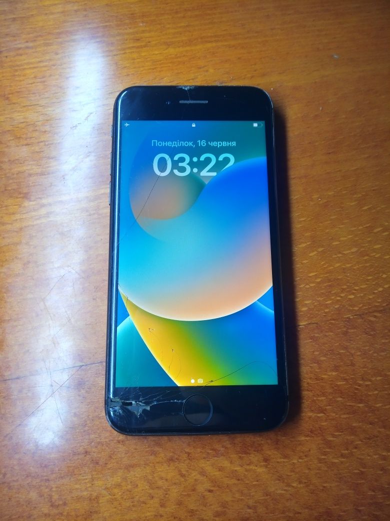 Б/В битий iPhone 8 64 7 plus 128 не Neverlock