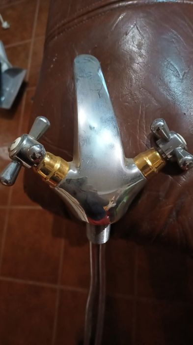 Torneira nova mas antiga