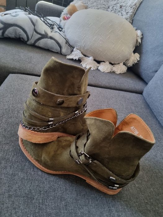 Piękne jesienne saszki, rozm.36, khaki, zamsz, łancuszki