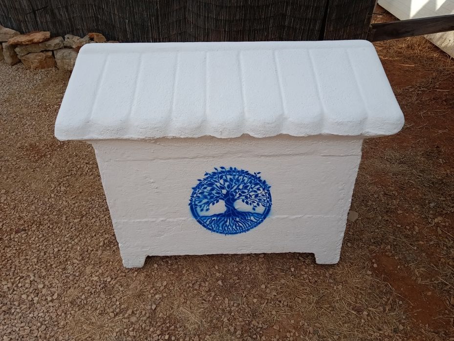 Casota de cimento para cão médio, restaurada, como nova