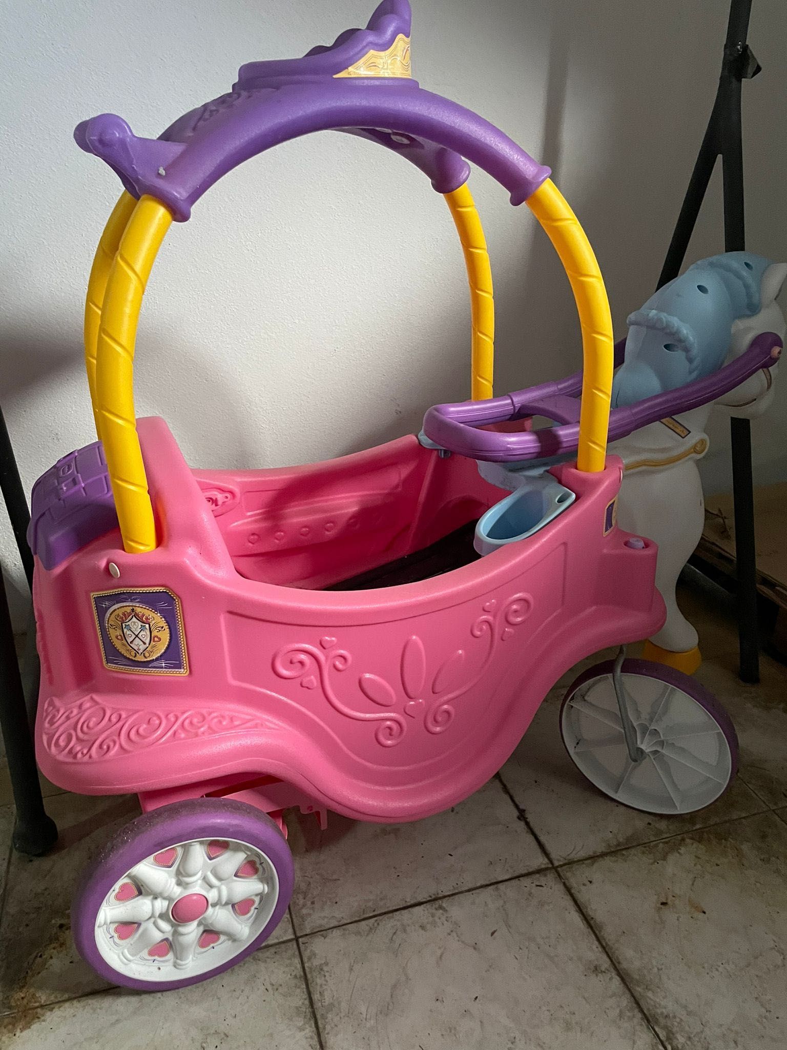 Quadriciclo Carruagem de princesa Little Tikes