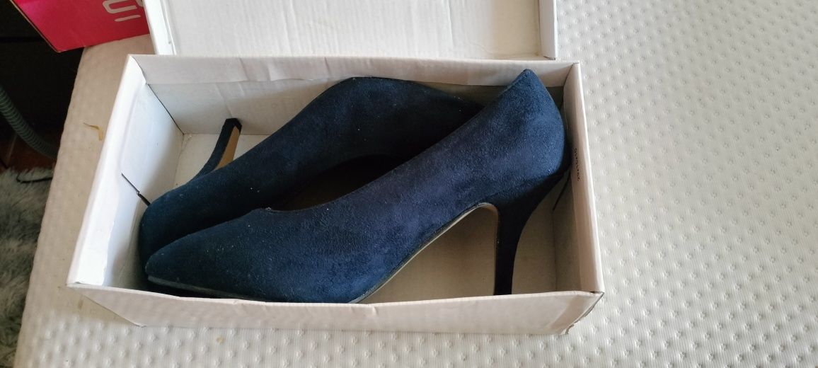 Sapatos novos lindos
