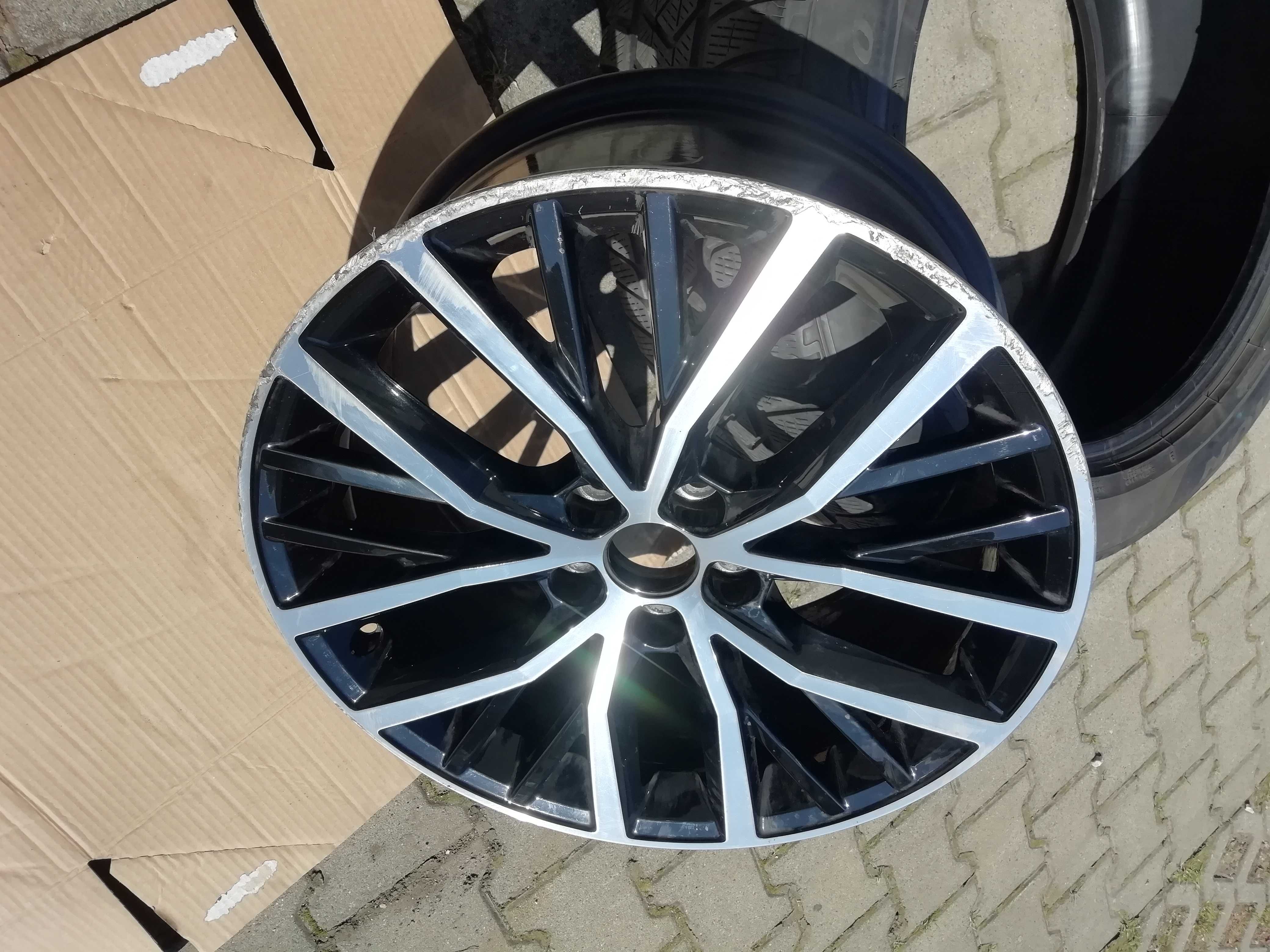 VW 6C0 POLO 5x100 7.5Jx17H2 ET44  17" otwór centrujący 57,1