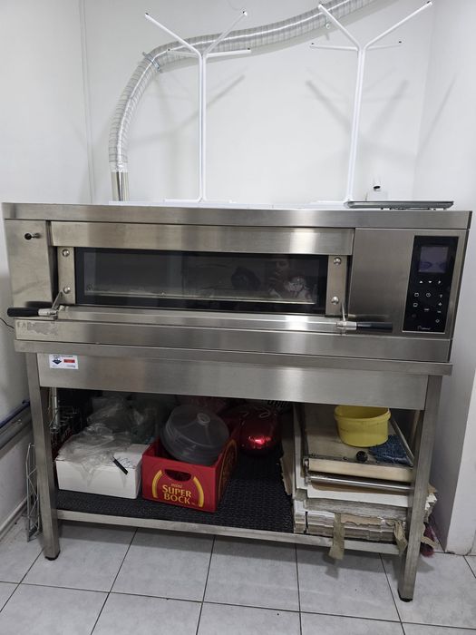 Forno com suporte