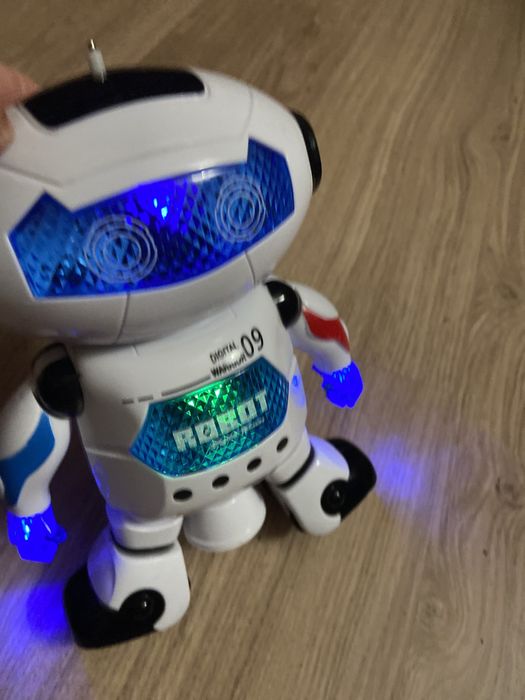 Робот інтерактивний, танцюючий