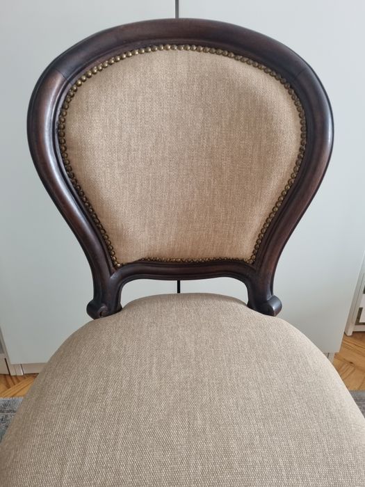 Cadeira clássica, impecável