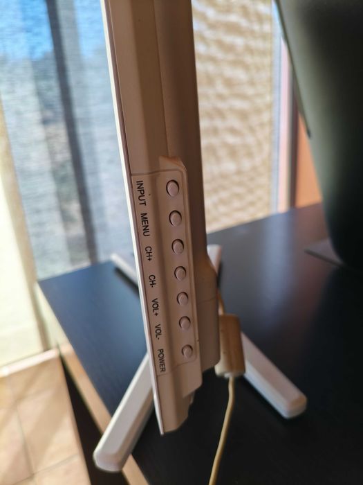 TV LED LAZER 15.6" + Antena Nomad