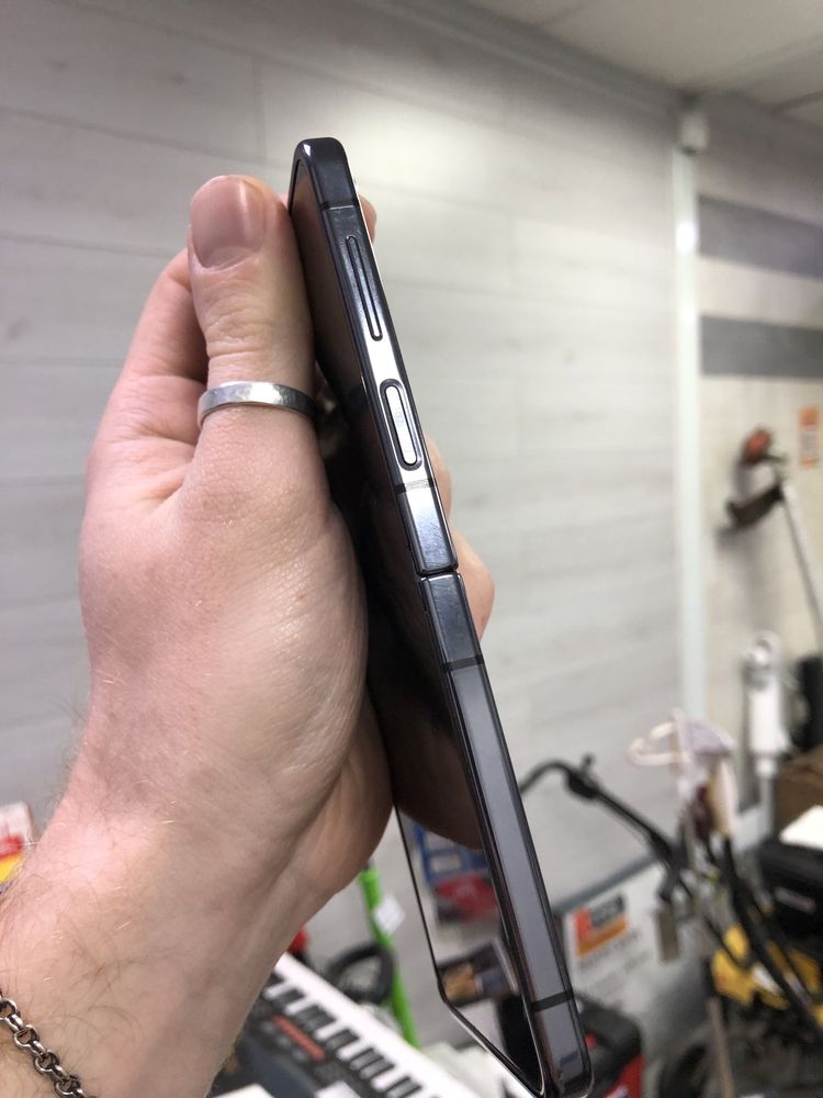 Samsung Galaxy Flip 5