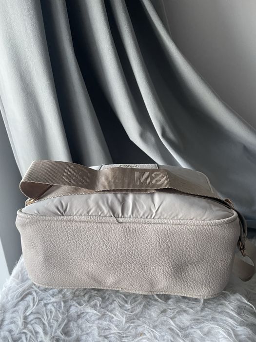 Nowa beżowa listonoszka