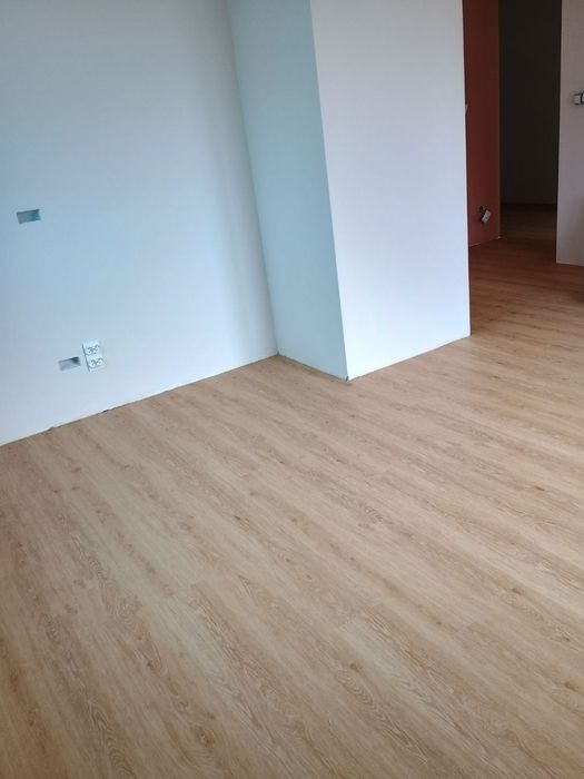 Usługi układania paneli podłogowych