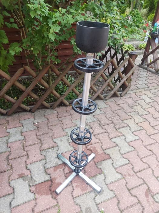Stojak na koła samochodowe