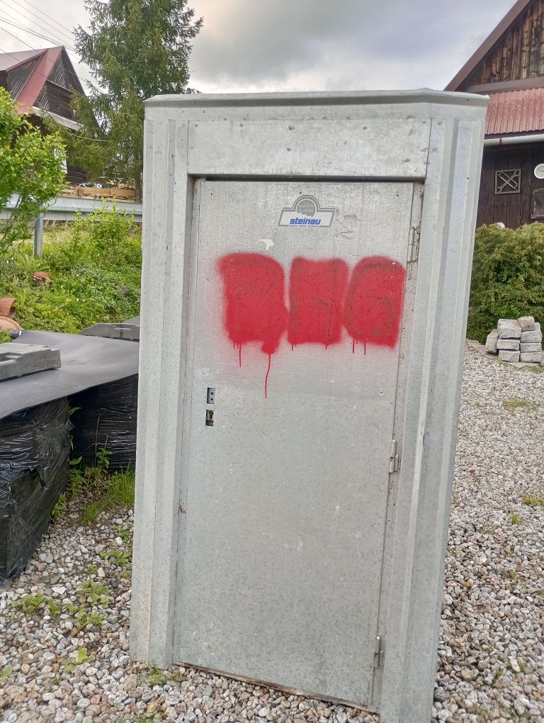 Sprzedam drzwi na budowę.