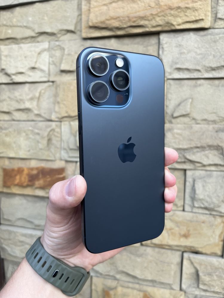iPhone 15 Pro Max Blue Titanium заблокирован
