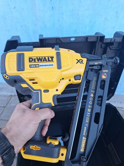 Gwoździarka akumulatorowa 18V dewalt dcn660n