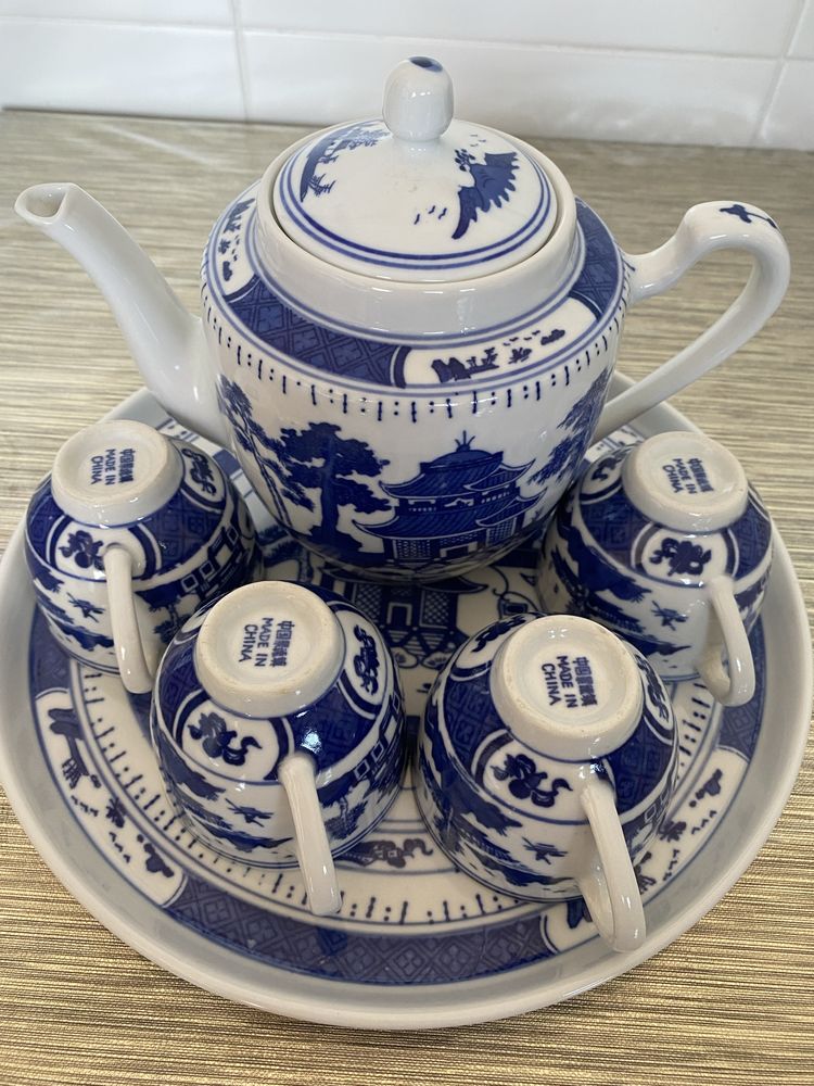Serviço de bule de chá em porcelana chinesa azul e branca com bandeja