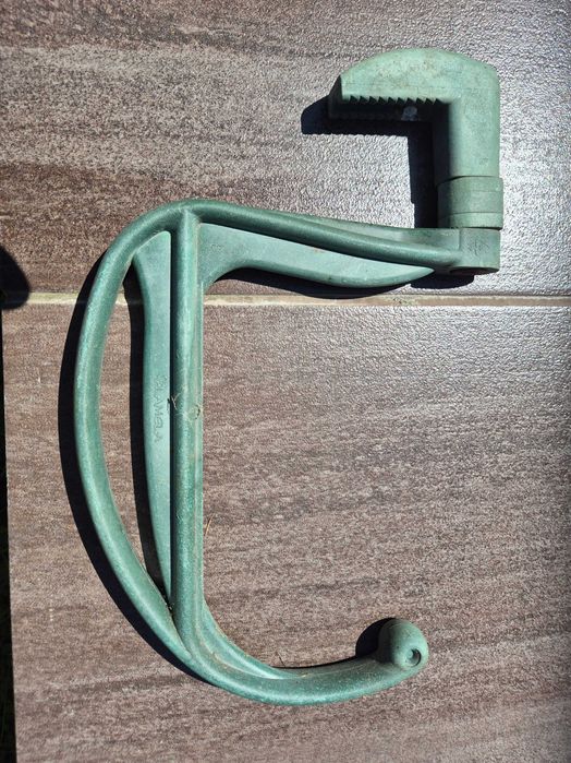 Uchwyty, haki do skrzynek na poręcz balkonową. solidne, tworzywo 8 szt