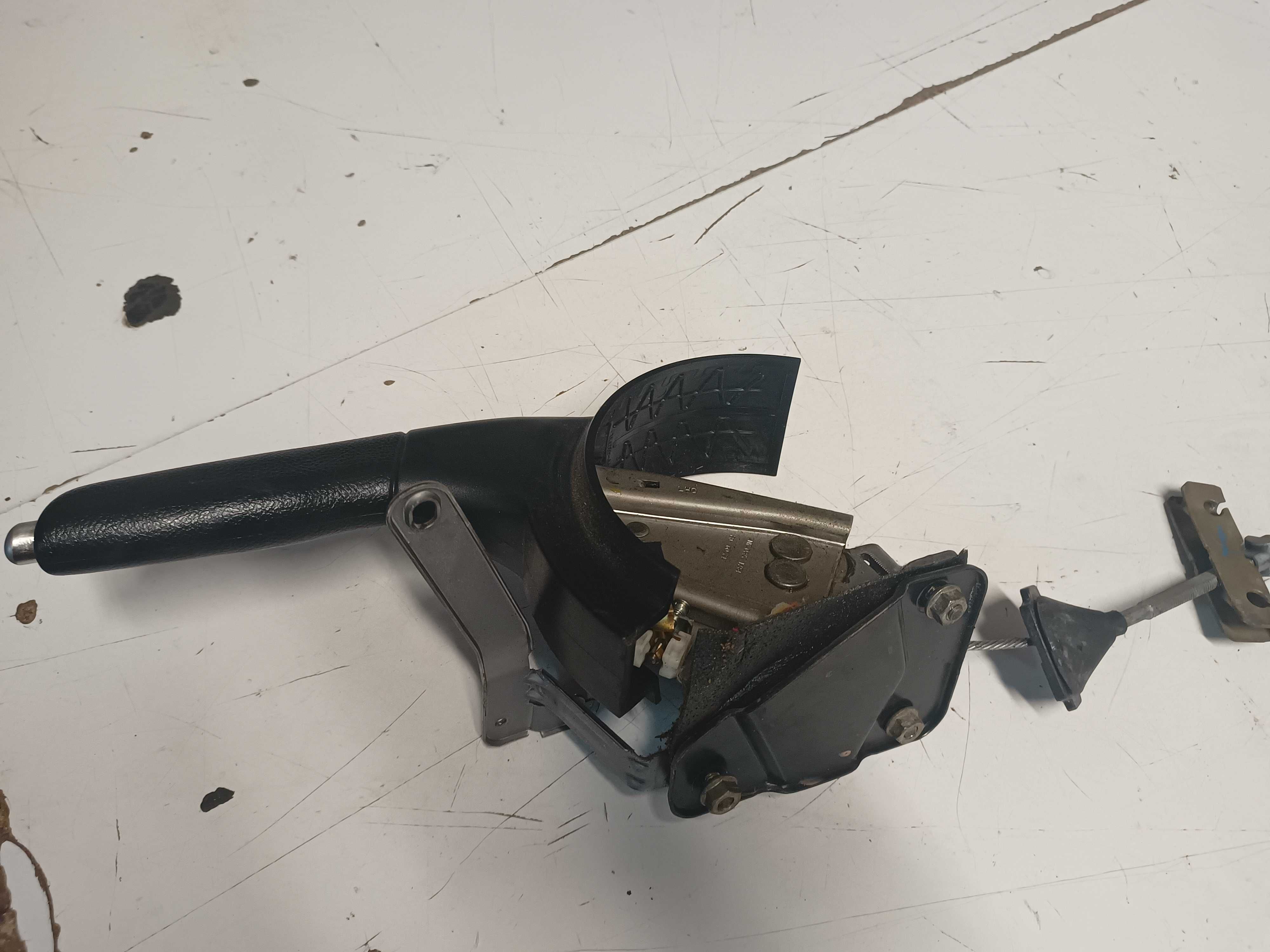 Ford Mondeo mk3 dźwignia hamulca ręcznego