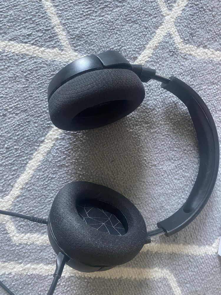 Słuchawki SteelSeries Arctis 1 w dobrym stanie
