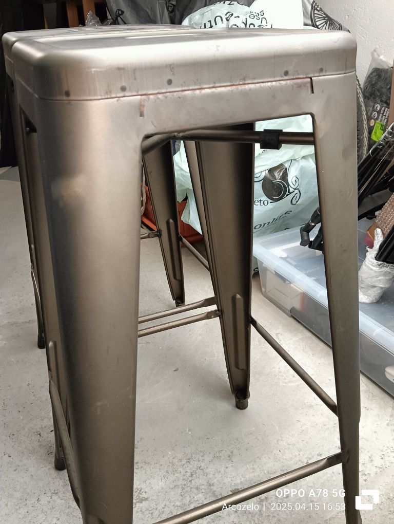 2 bancos altos estilo industrial Gato Preto