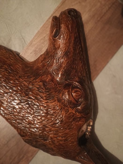 Głowa jelenia- wyrzeźbiona w drewnie