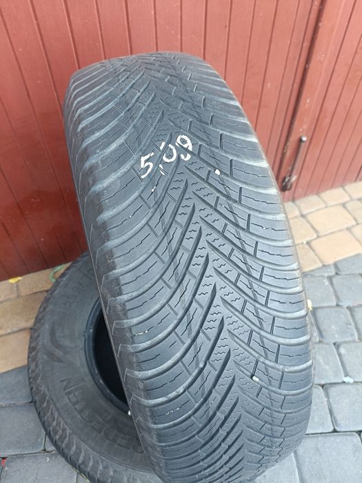 Opony zimowe 225x 70x 16 Vredestein