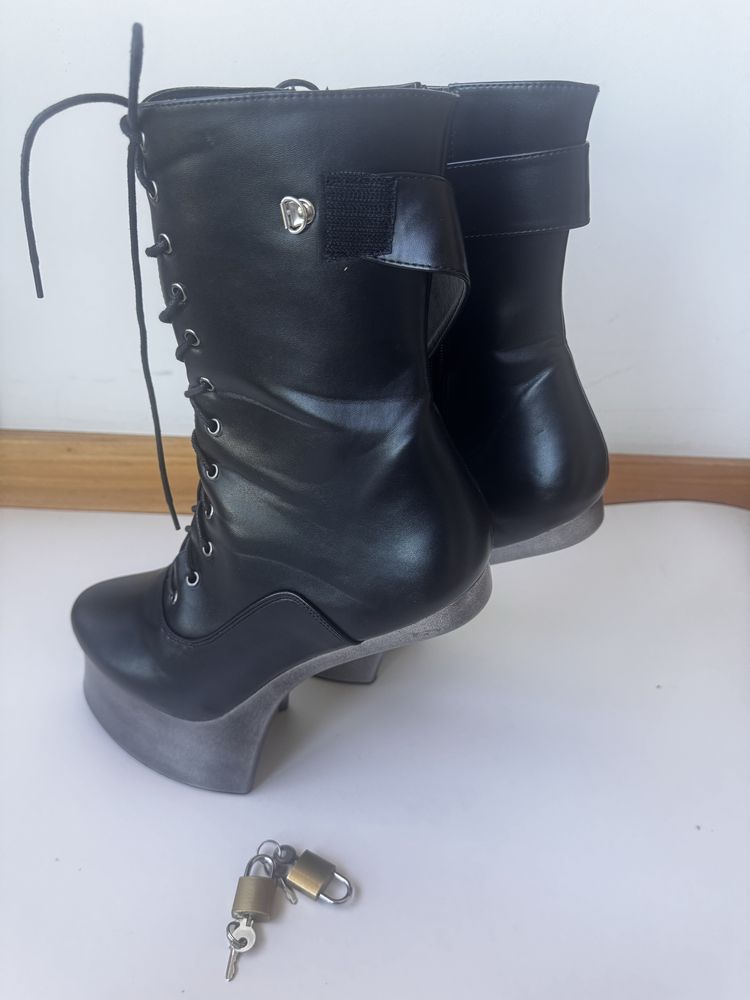 Botas de salto alto extremo, plataforma com sola de cunha