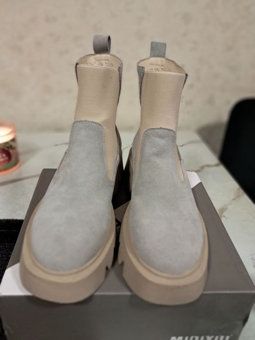 Ботінки жіночі замшеві