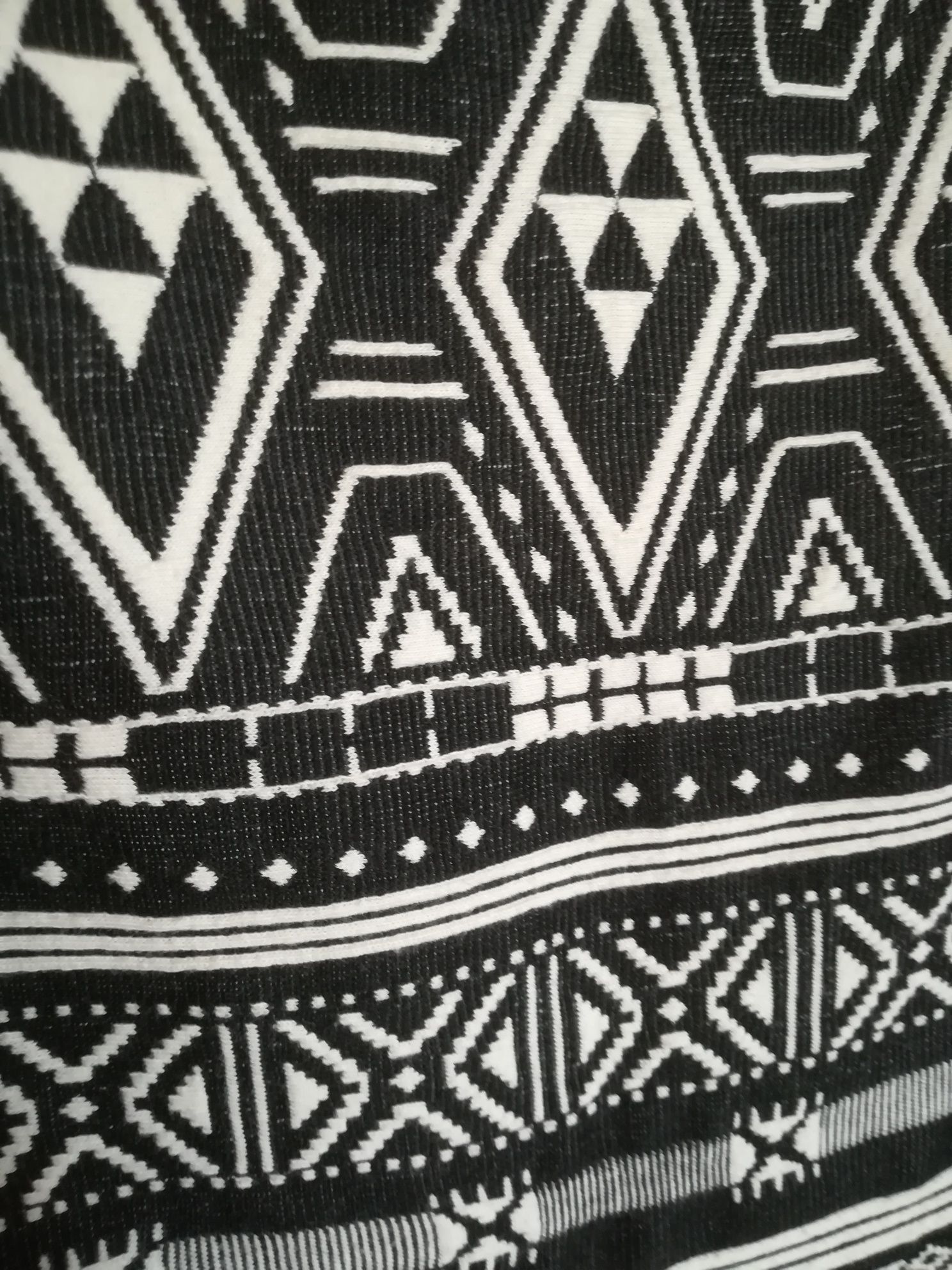 Czarno biała, sukienka, koktajlowa, azteckie wzory, H&M, rozm 38-40
