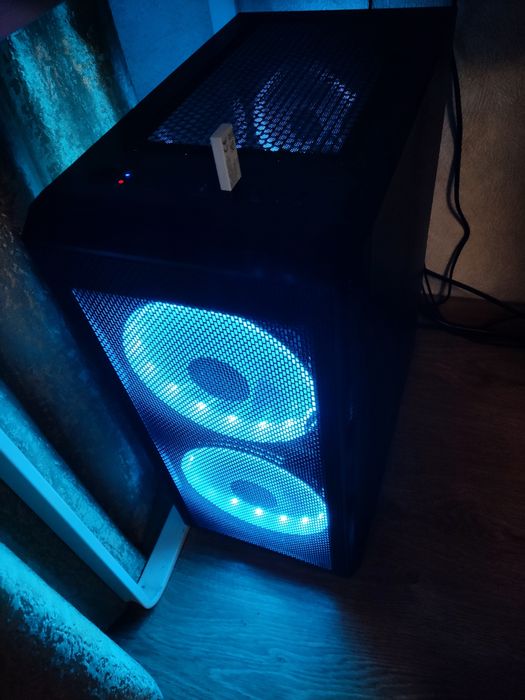 Игровой компьютер с полной переферийей