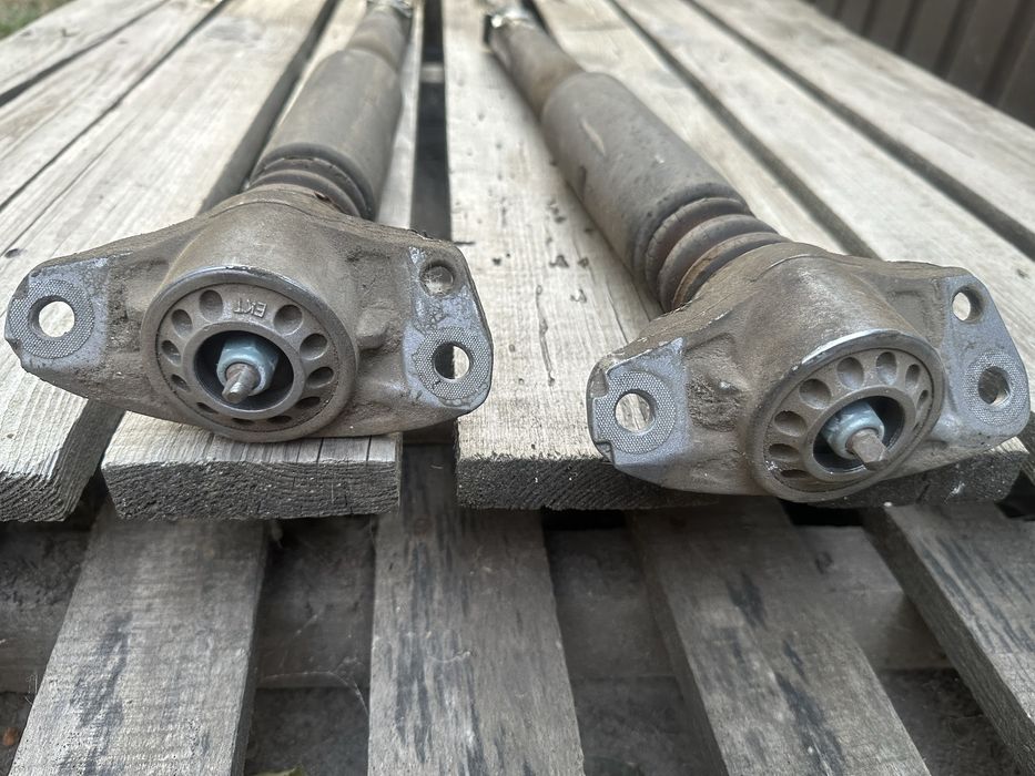 Задні амортизатори passat б7 jeta Mk6 beetlе