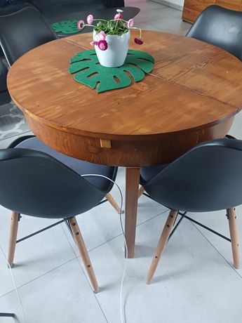 Stół drewniany okrągły rozkładany