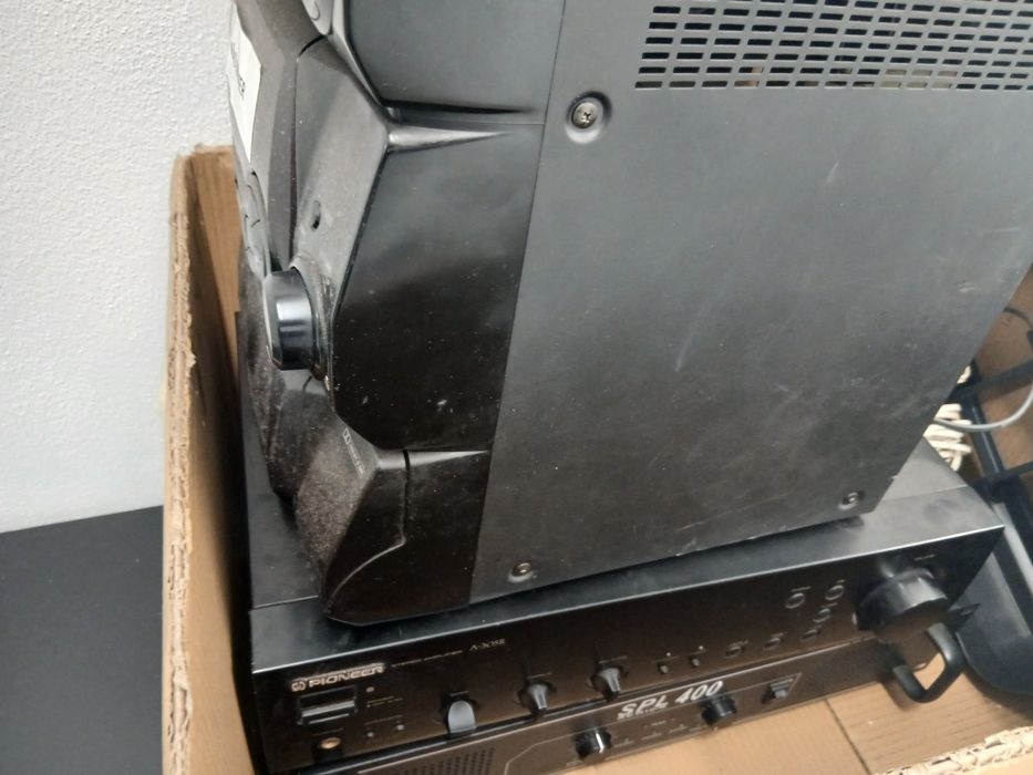 Material de com colunas amplificadores subwoofer