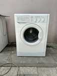 Стиральная машина Indesit WIL105 на  6 кг.Состояние отличное.Гарантия!
