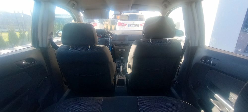 Opel Astra H hatchback 1.6 105 KM – 2005 r