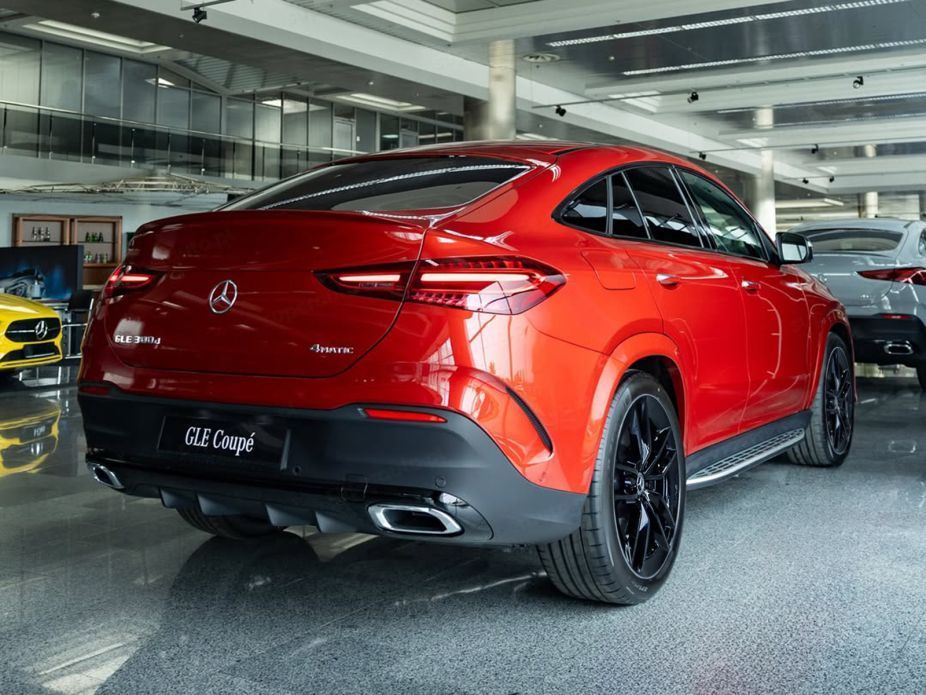Mercedes-Benz GLE Pakiet wyposażenia AMG Premium + Dach panoramiczny + Kamera 360