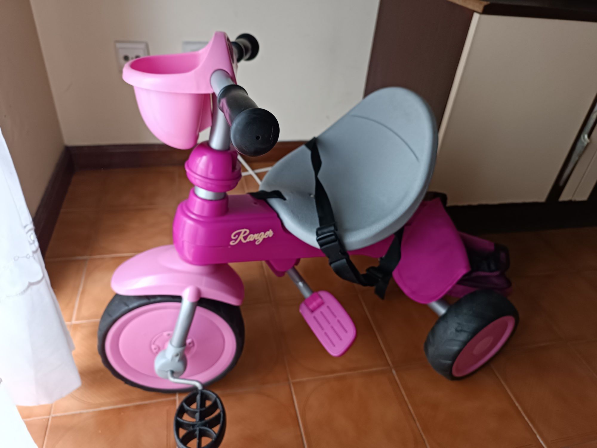 Vendo triciclo de menina